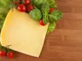 Czy pies może jeść ser? Bezpieczne opcje i zagrożenia dla zdrowia